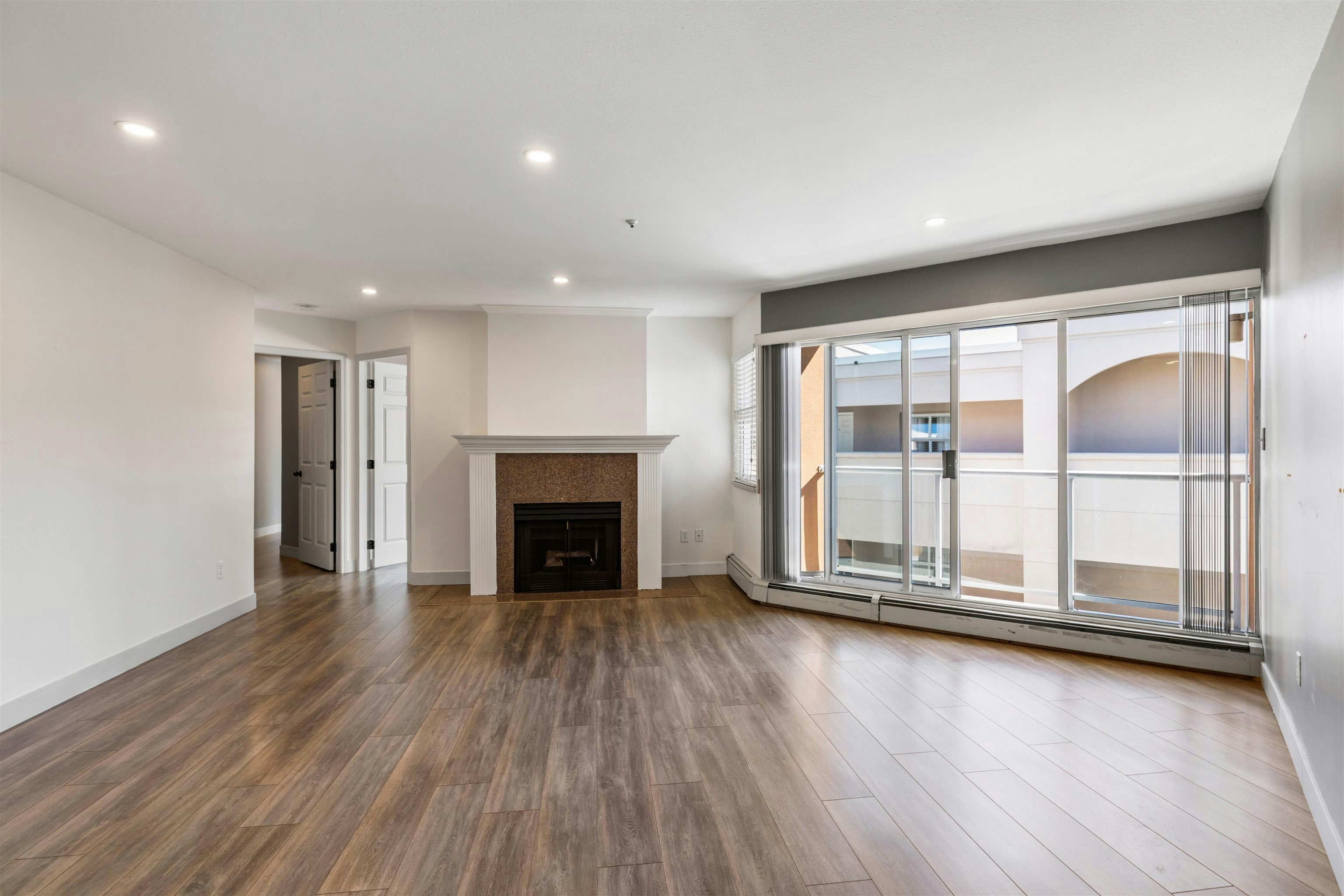 306-15233 Pacific Avenue - 5