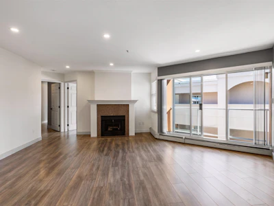 306-15233 Pacific Avenue - 5