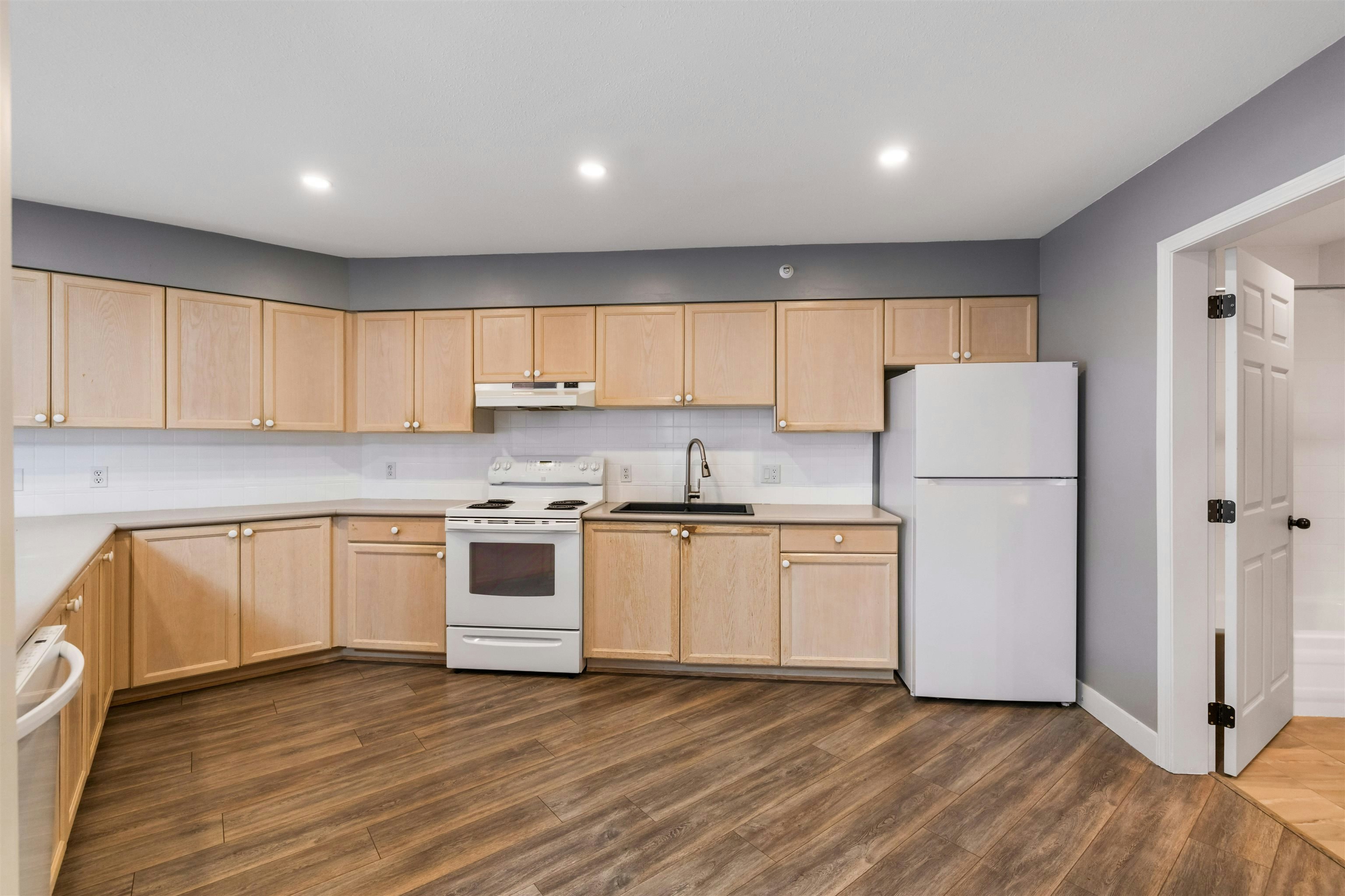 306-15233 Pacific Avenue, Surrey, BC, V4B 1P8 - 17