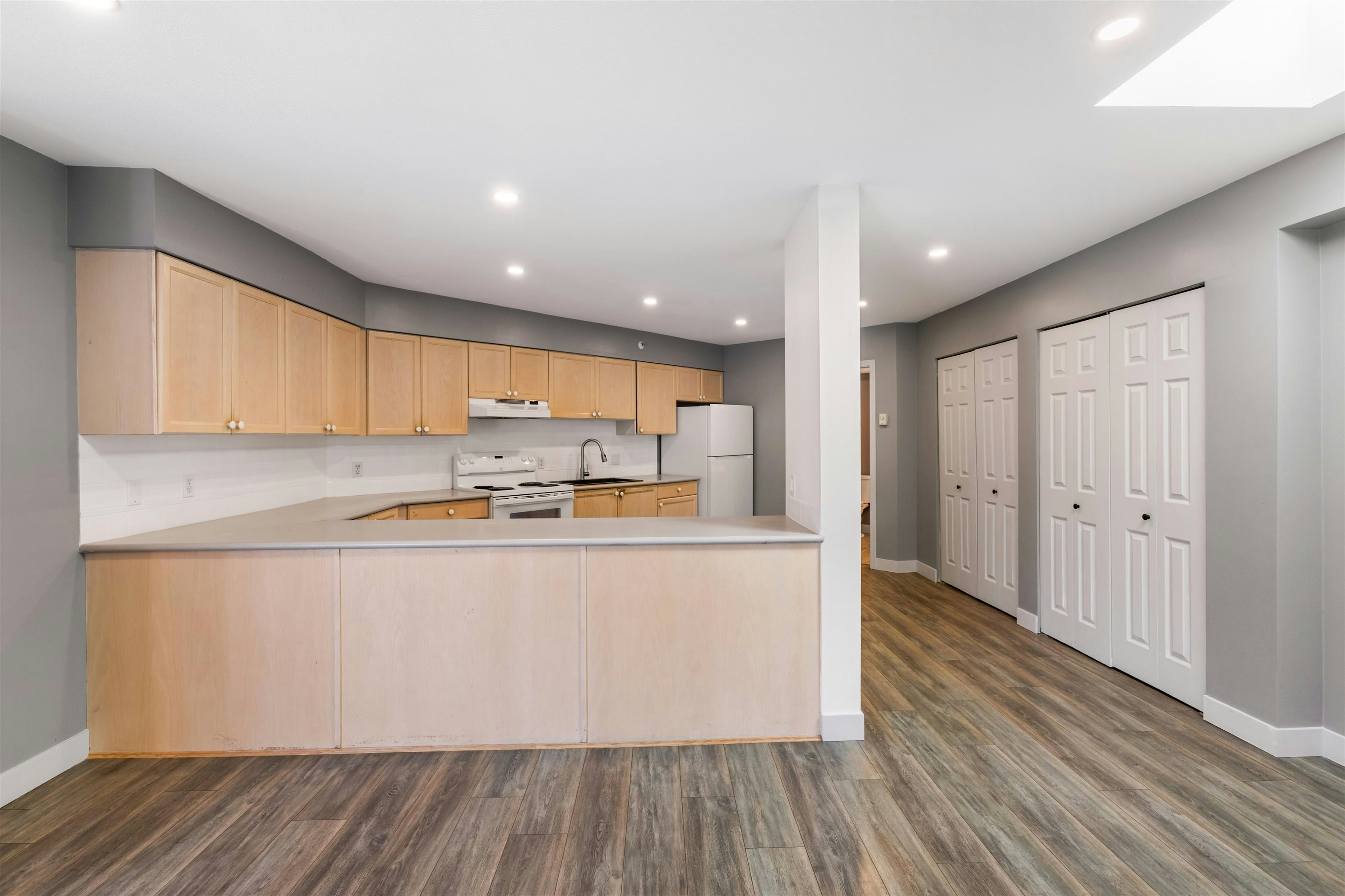 306-15233 Pacific Avenue, Surrey, BC, V4B 1P8 - 16