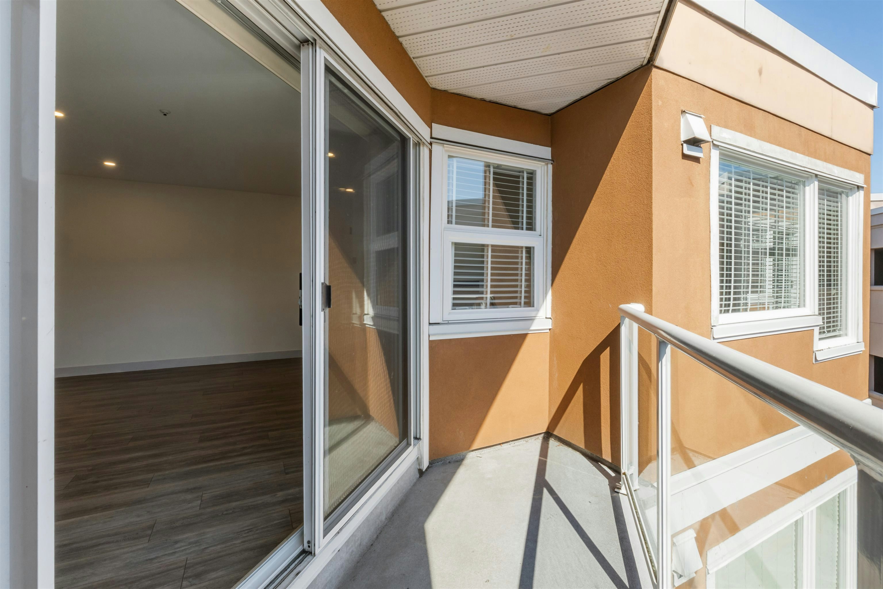 306-15233 Pacific Avenue, Surrey, BC, V4B 1P8 - 15