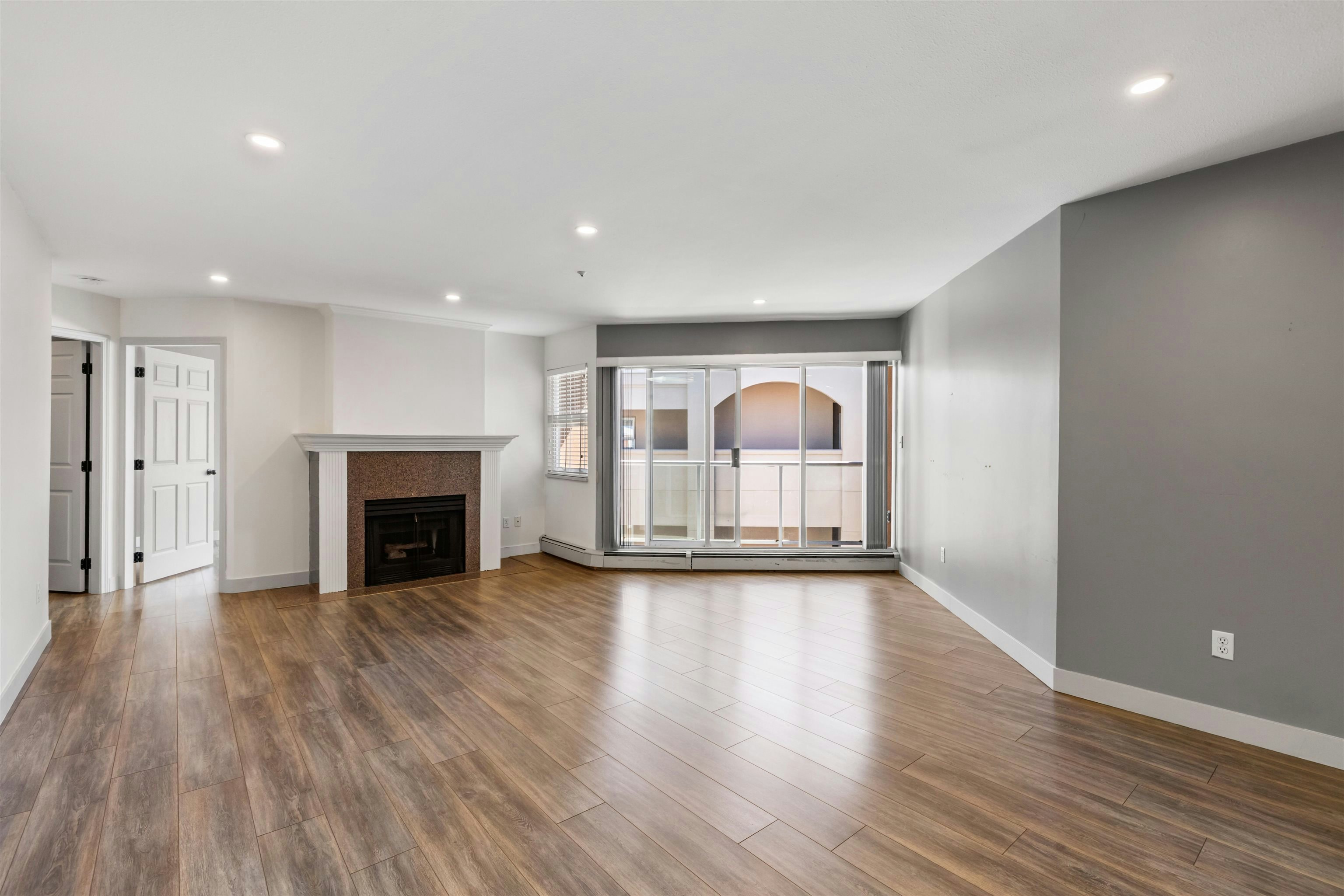 306-15233 Pacific Avenue - 4