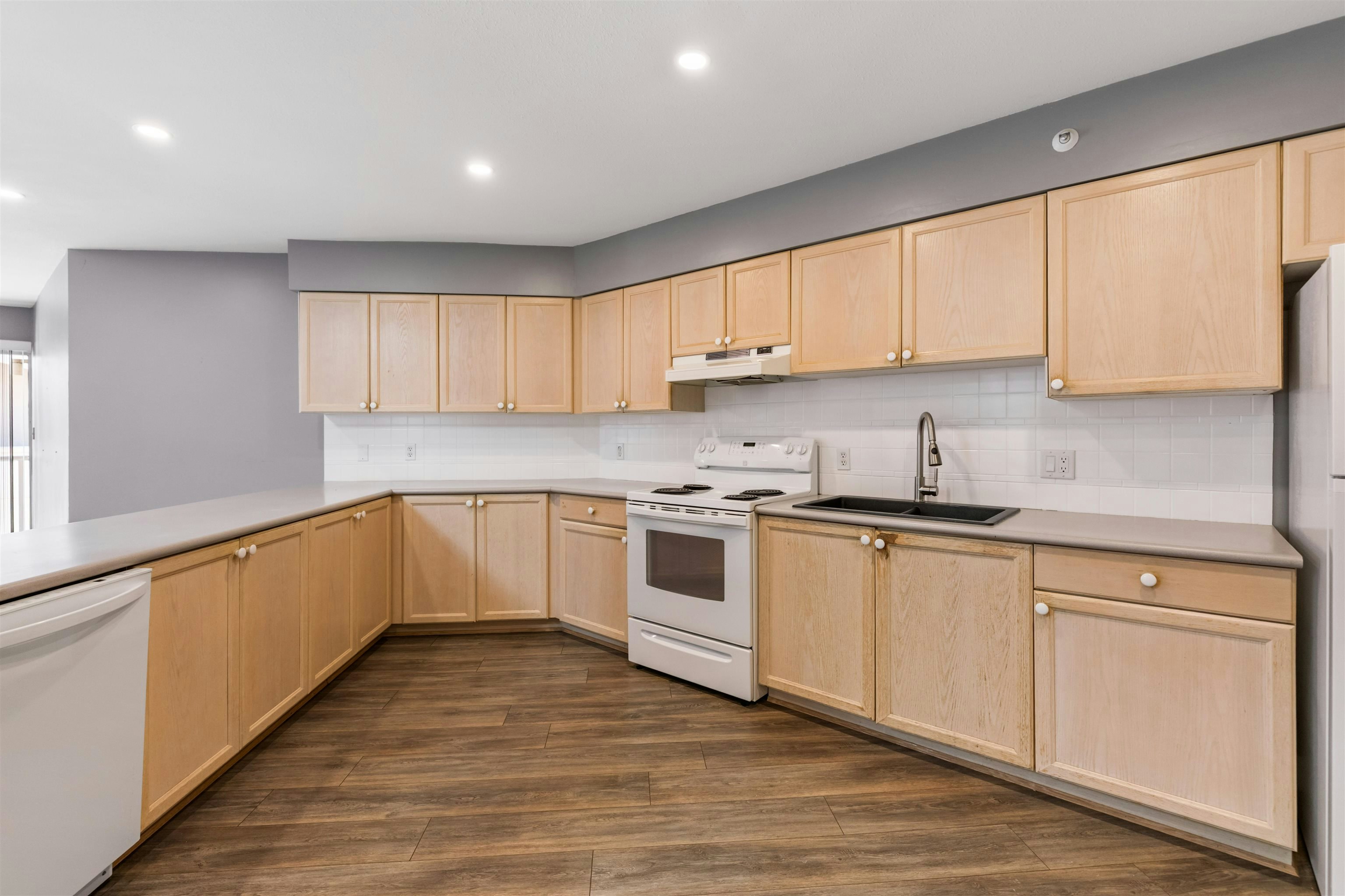 306-15233 Pacific Avenue, Surrey, BC, V4B 1P8 - 18
