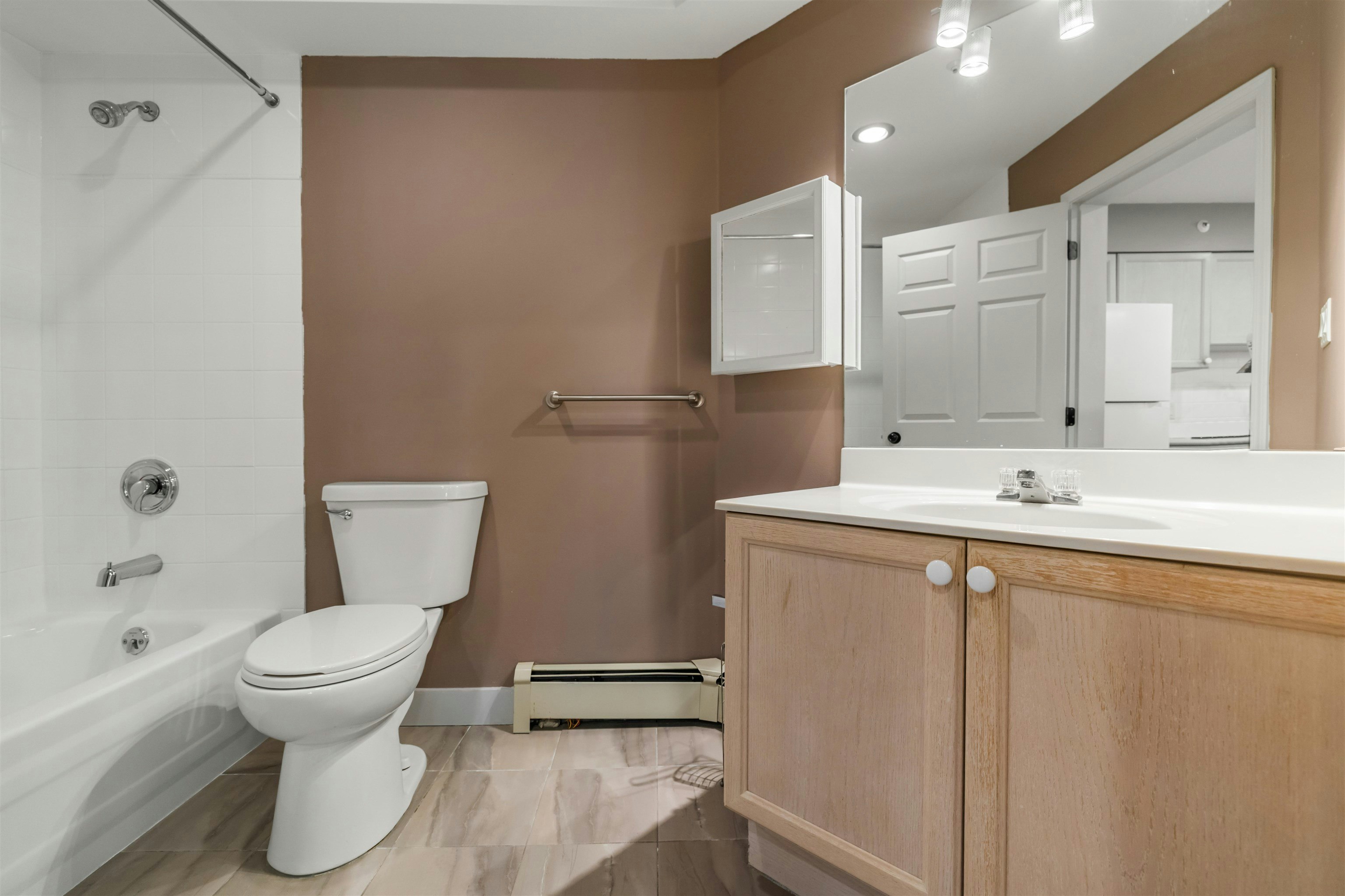 306-15233 Pacific Avenue, Surrey, BC, V4B 1P8 - 13