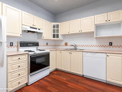 311-4738 53 Street - 4