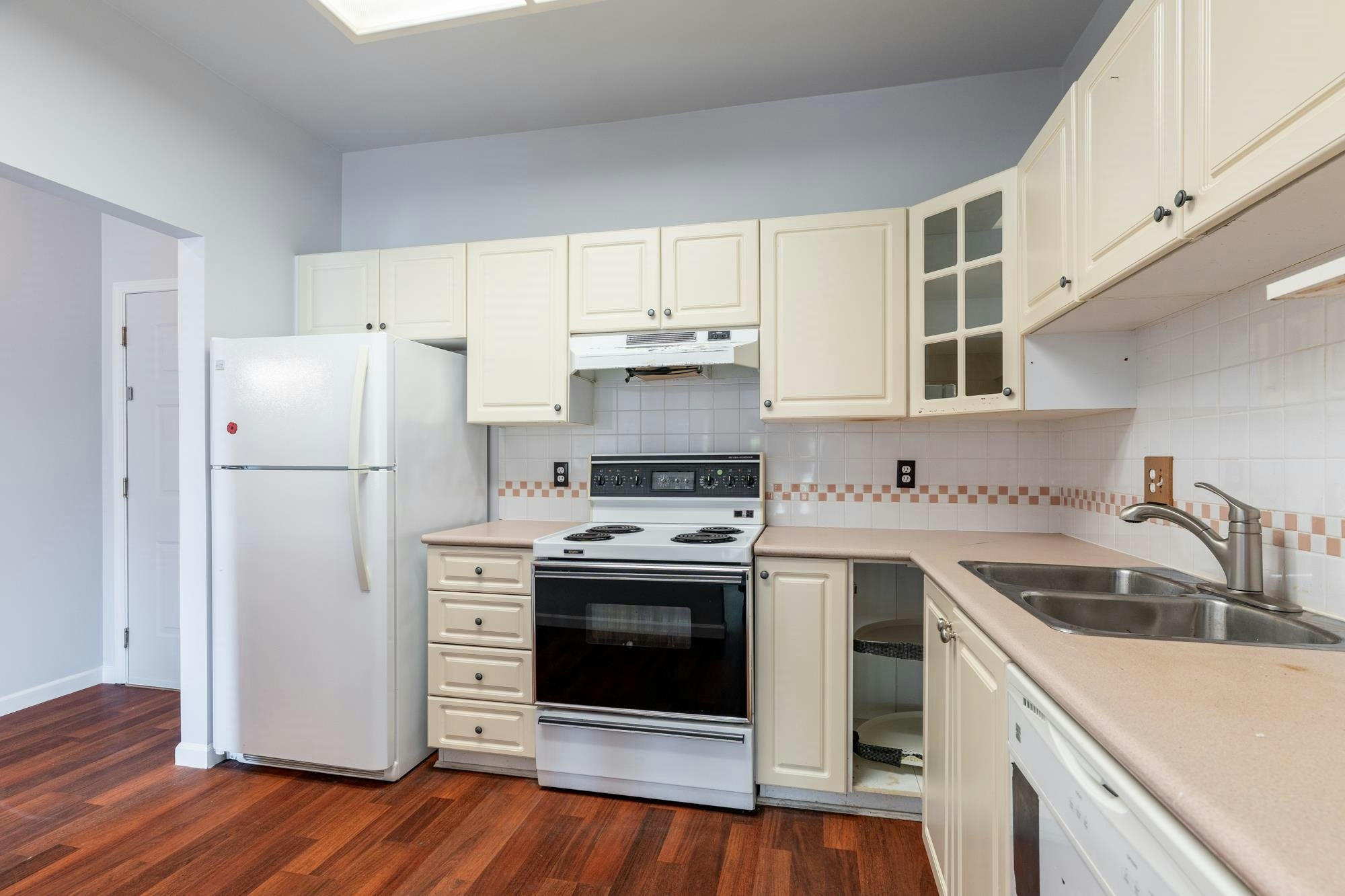 311-4738 53 Street - 5