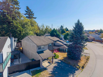 7674 125 Street - 2