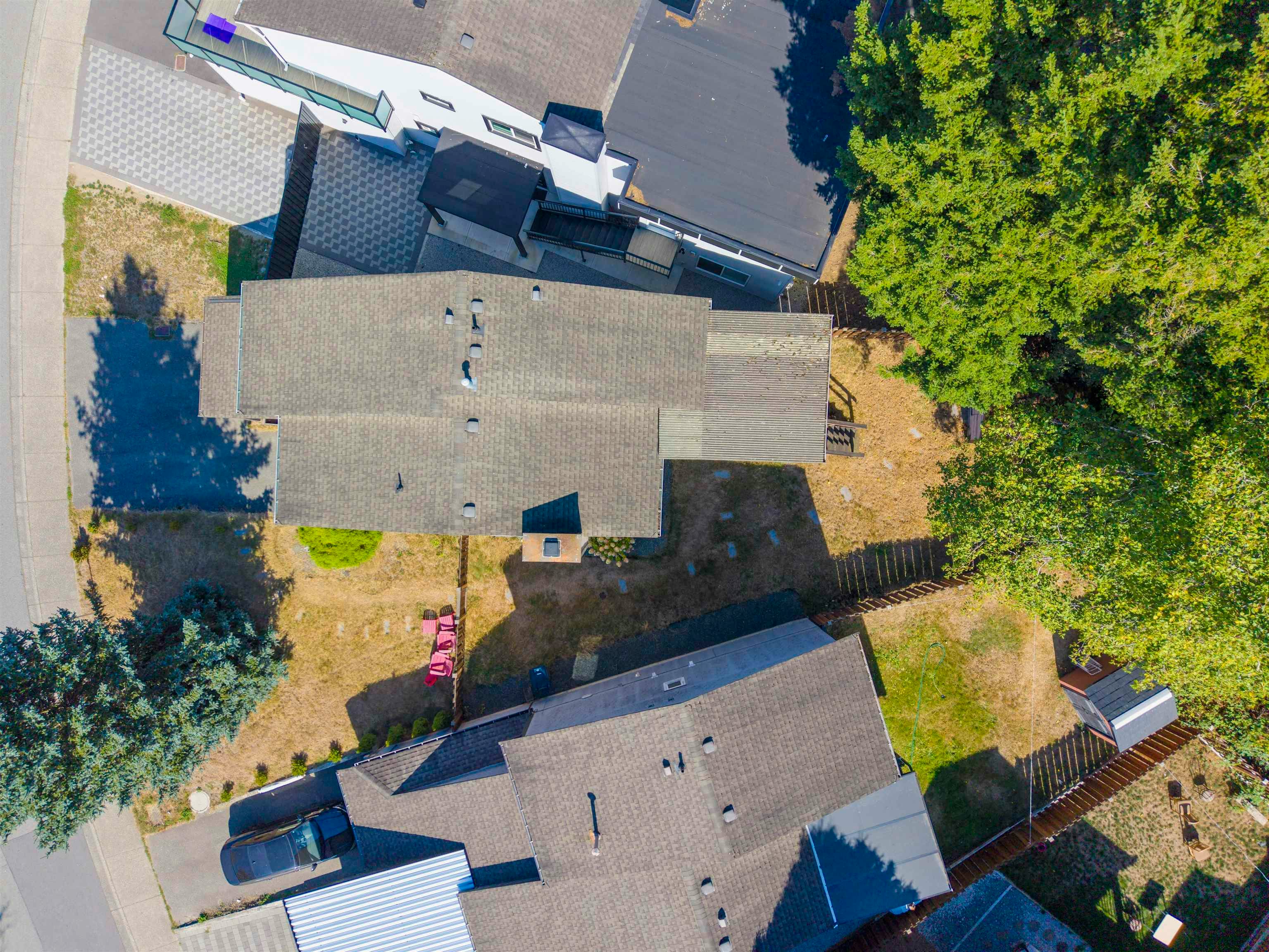 7674 125 Street - 3