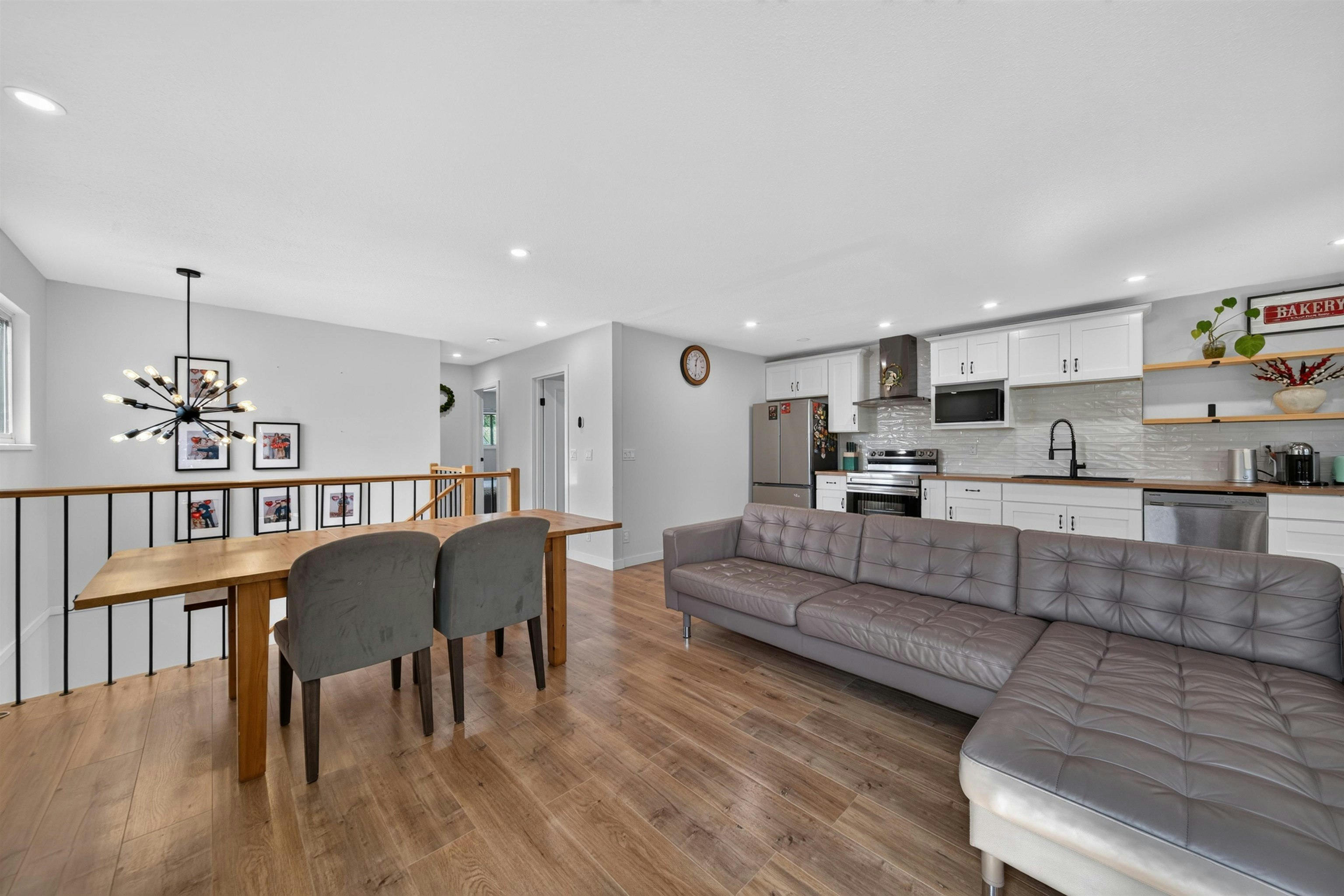 7674 125 Street, Surrey, BC, V3W 7W4 - 8