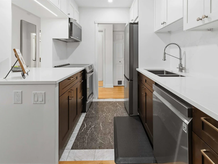 208-1422 E 3rd Avenue, Vancouver, BC, V5N 5R5 - 2