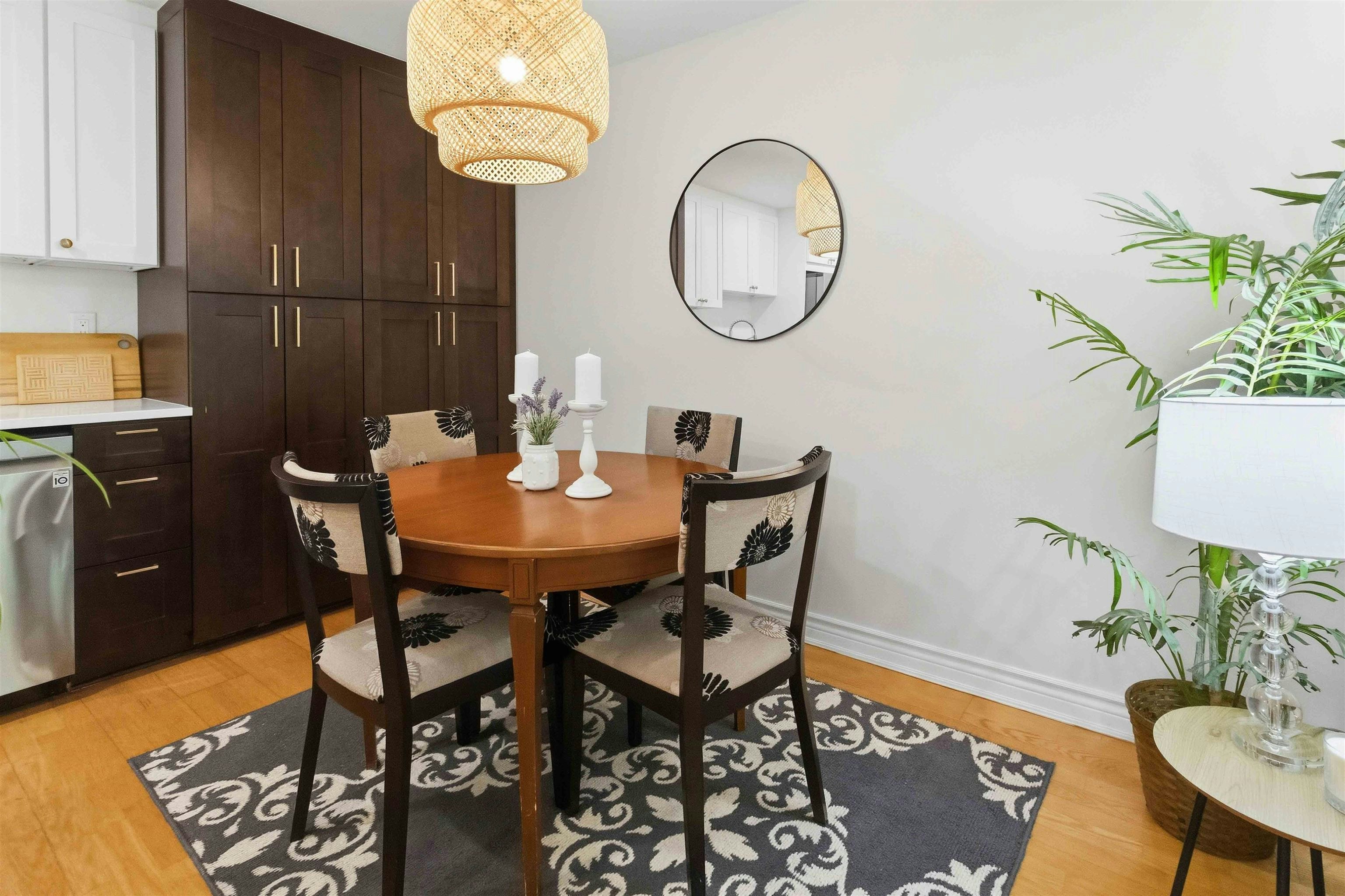 208-1422 E 3rd Avenue - 3