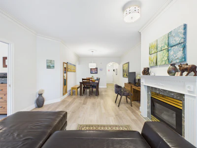 414-5262 Oakmount Crescent - 5