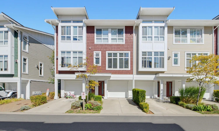 72-24108 104 Avenue