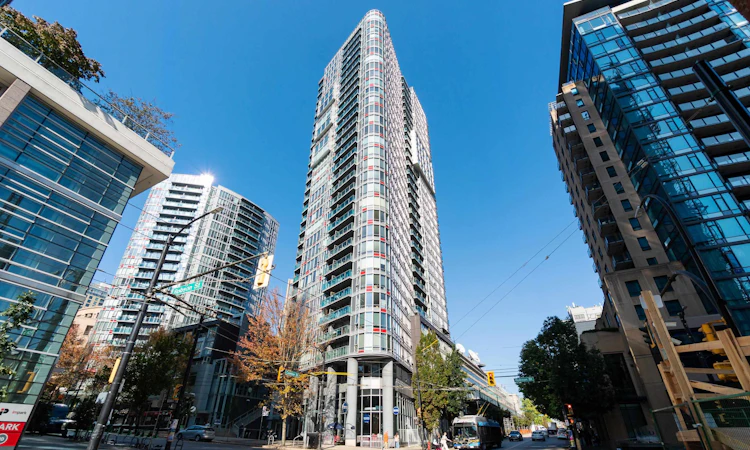 3301-233 Robson Street