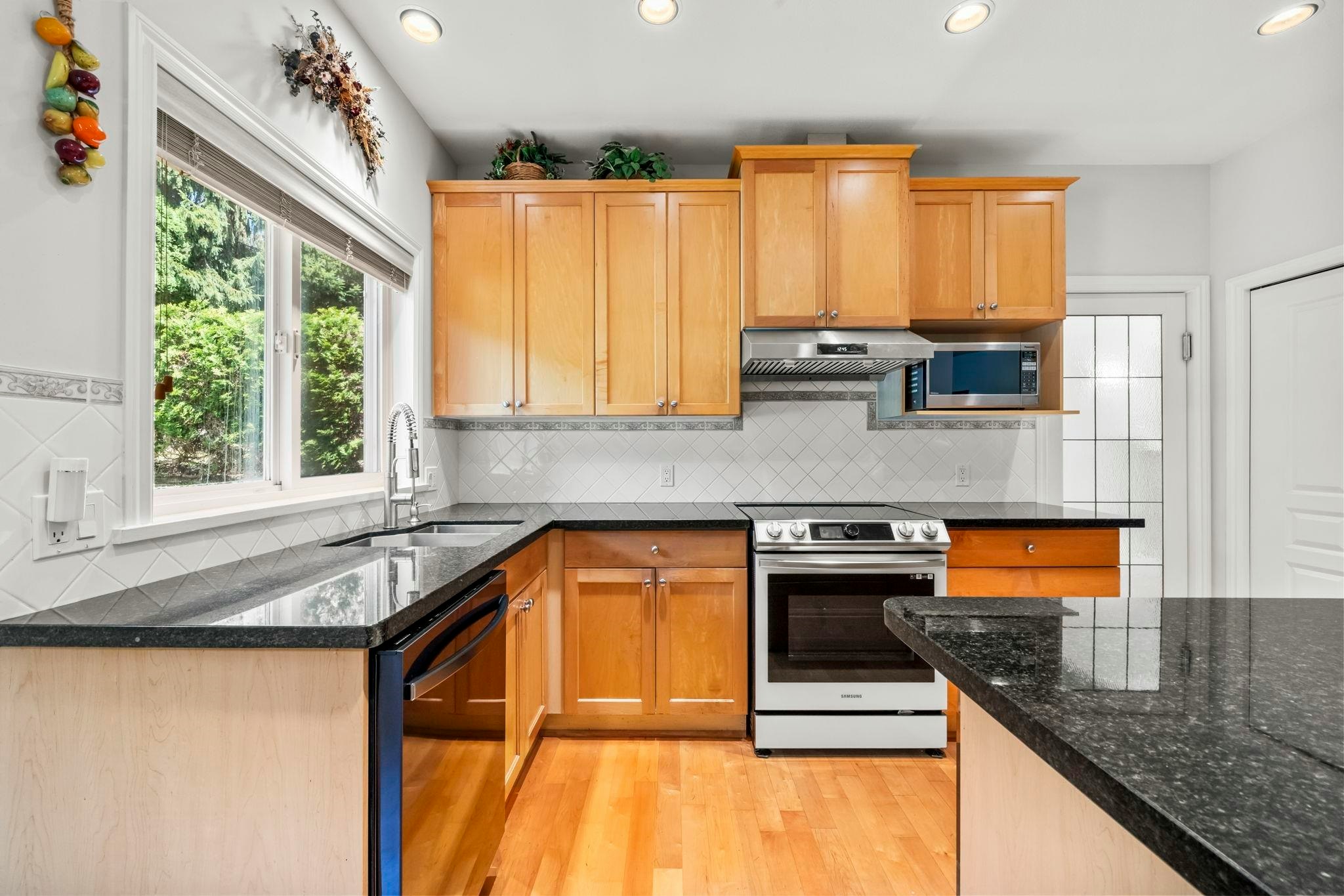 16 Wilkes Creek Drive, Port Moody, BC, V3H 4Z6 - 8