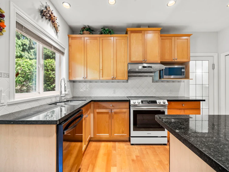16 Wilkes Creek Drive, Port Moody, BC, V3H 4Z6 - 8