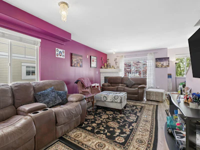28-12110 75a Avenue - 5