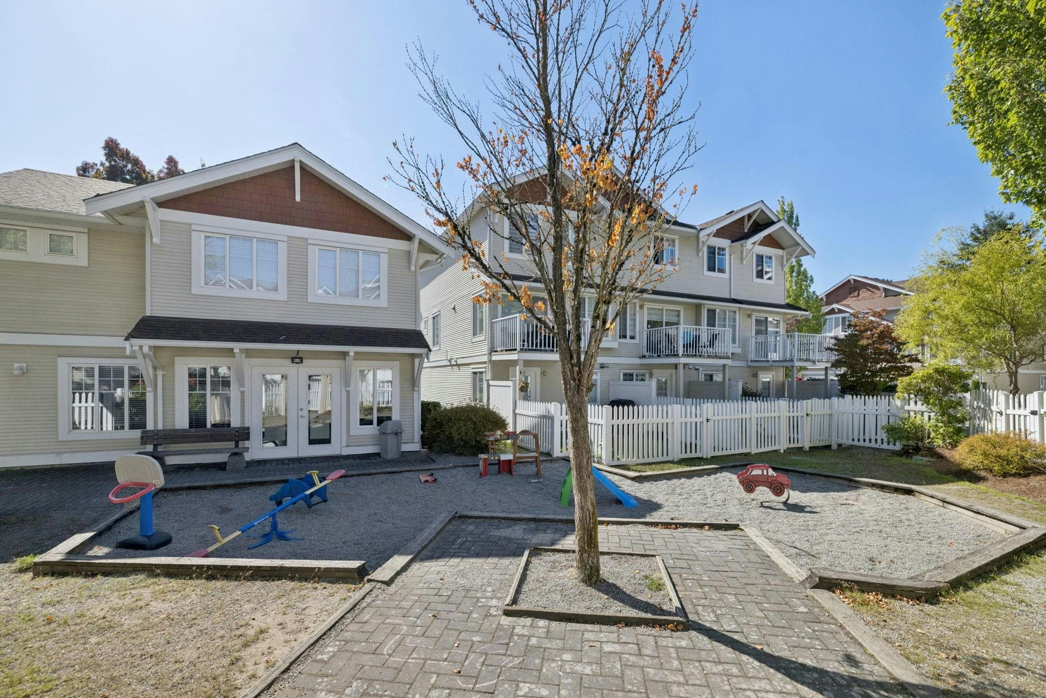 28-12110 75a Avenue - 4