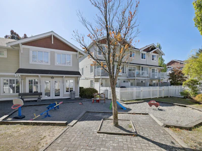 28-12110 75a Avenue - 4