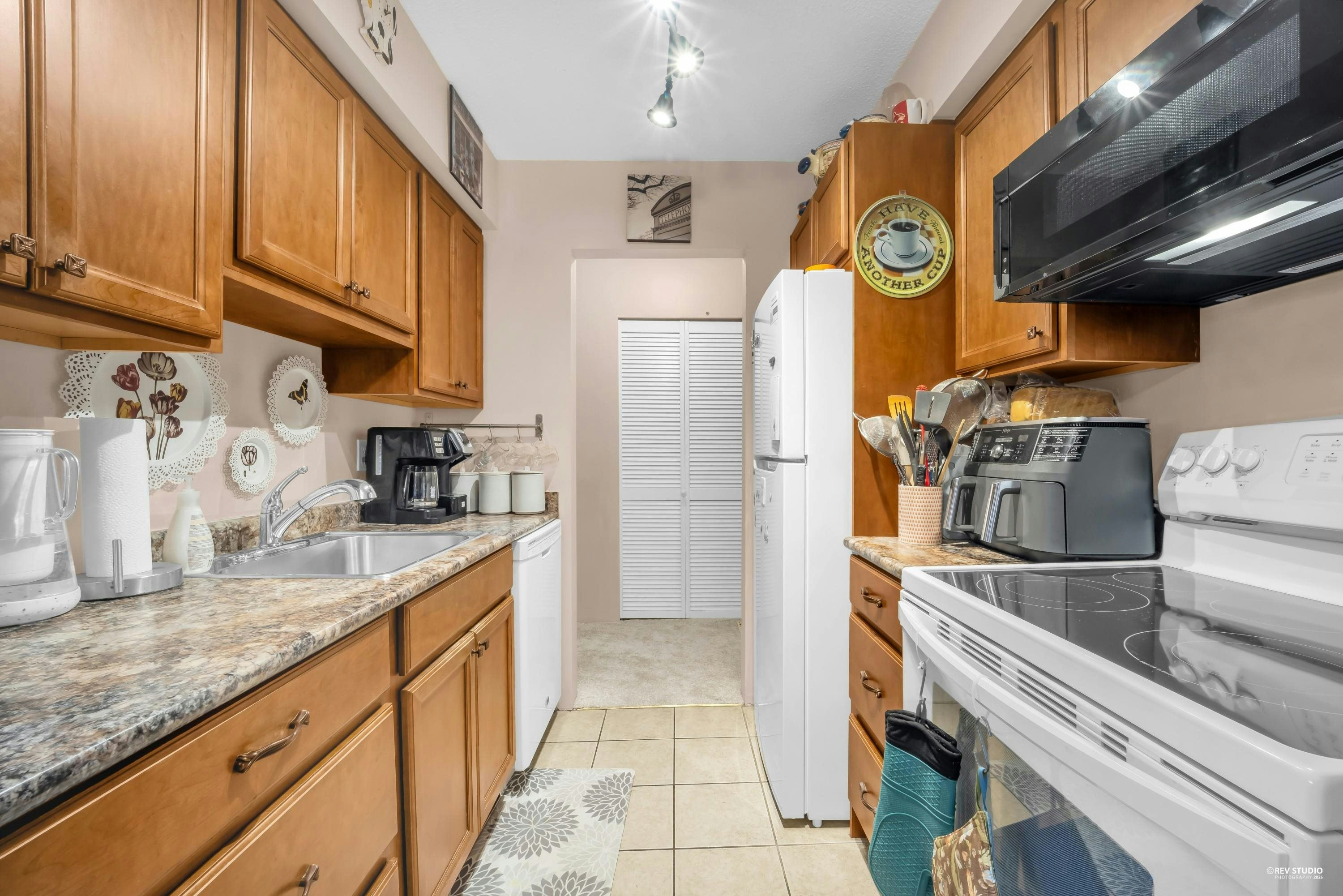 4941 Lougheed Highway - 5