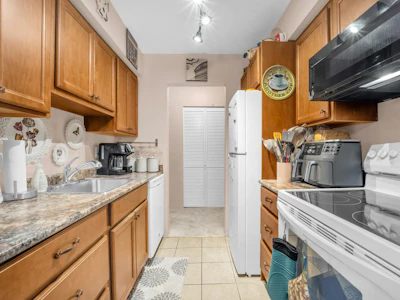 4941 Lougheed Highway - 5