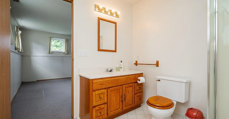 904 First Street, New Westminster, BC, V3L 2J2 - 9