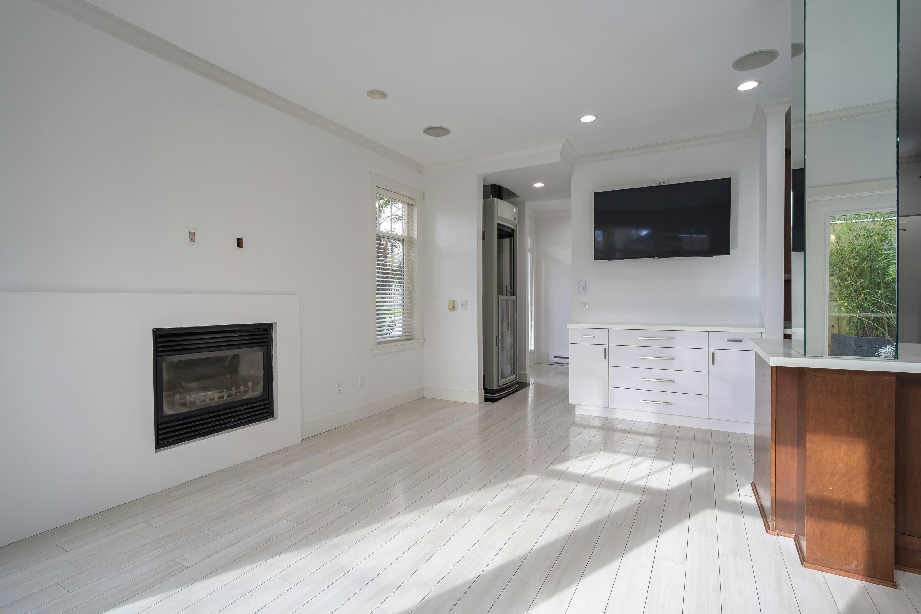 9-4780 55b Street - 5