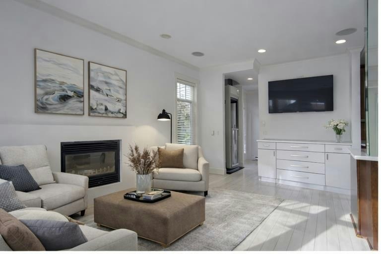 9-4780 55b Street - 4