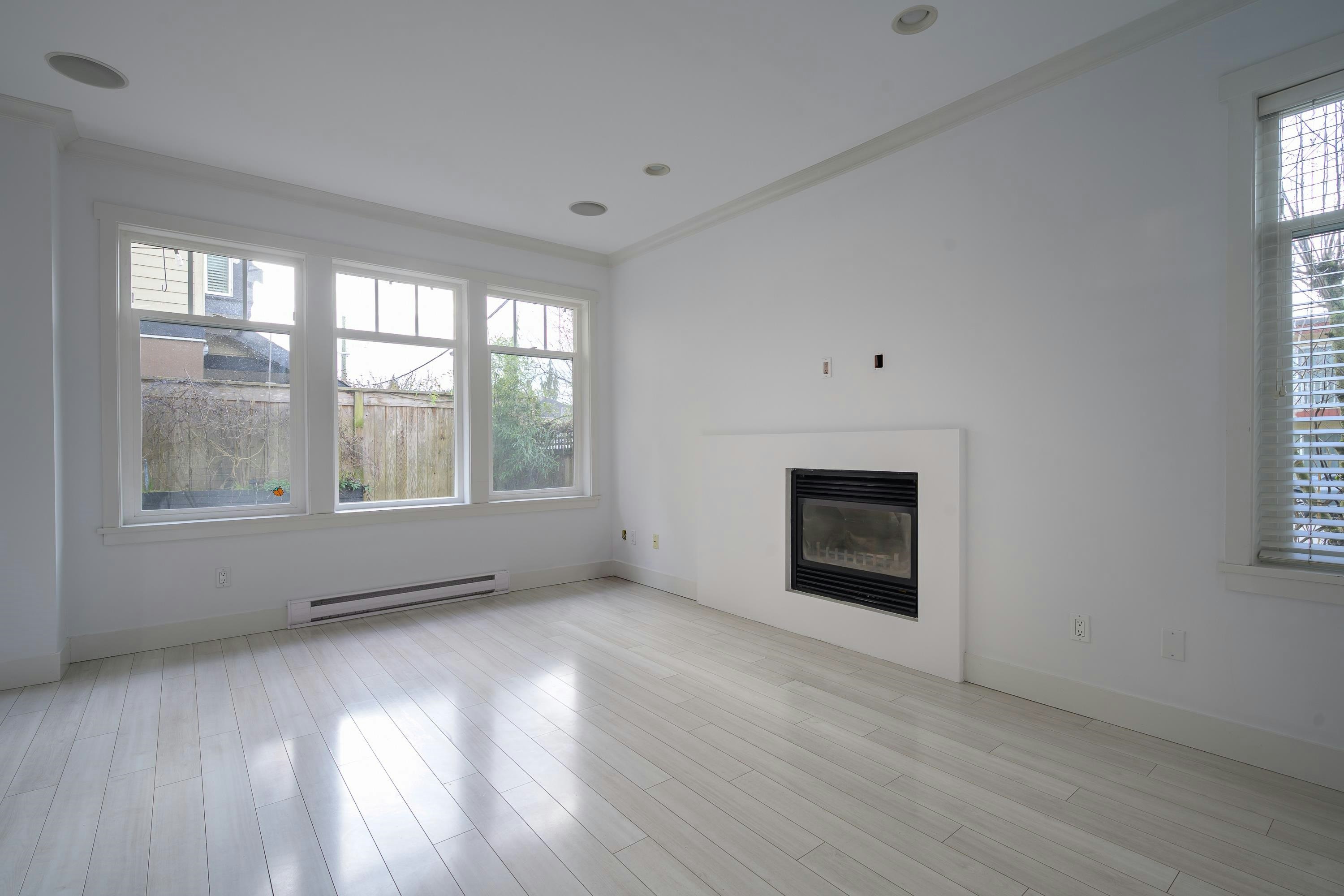 9-4780 55b Street - 3