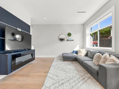 2178 Renfrew Street - 5