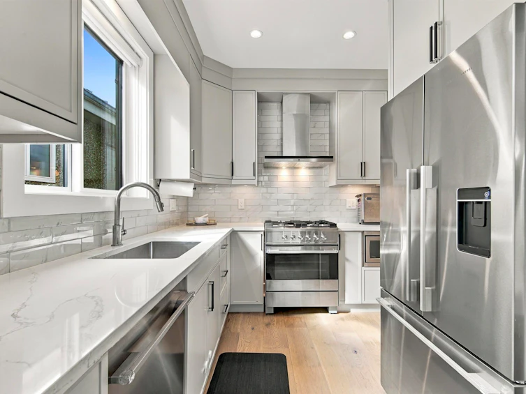 2178 Renfrew Street, Vancouver, BC, V5M 3J5 - 11