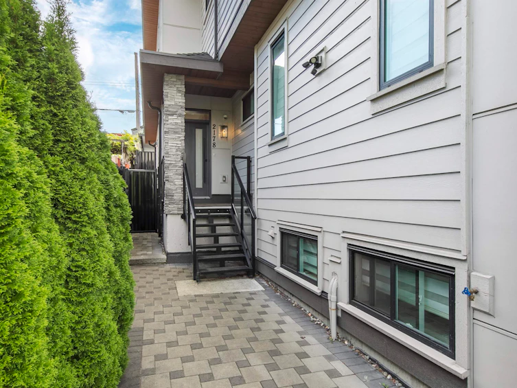 2178 Renfrew Street, Vancouver, BC, V5M 3J5 - 2
