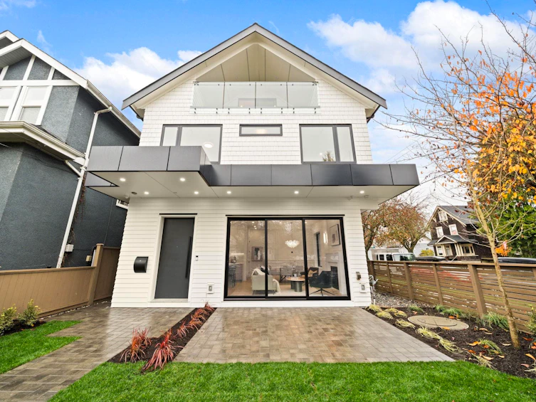 1095 E 14th Avenue, Vancouver, BC, V5T 2P1 - 2