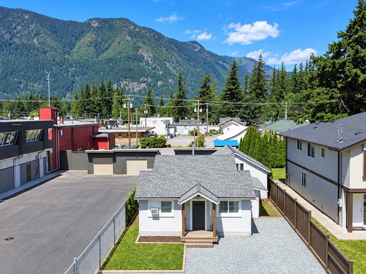 325 Hudson Bay Street, Hope, BC, V0X 1L0