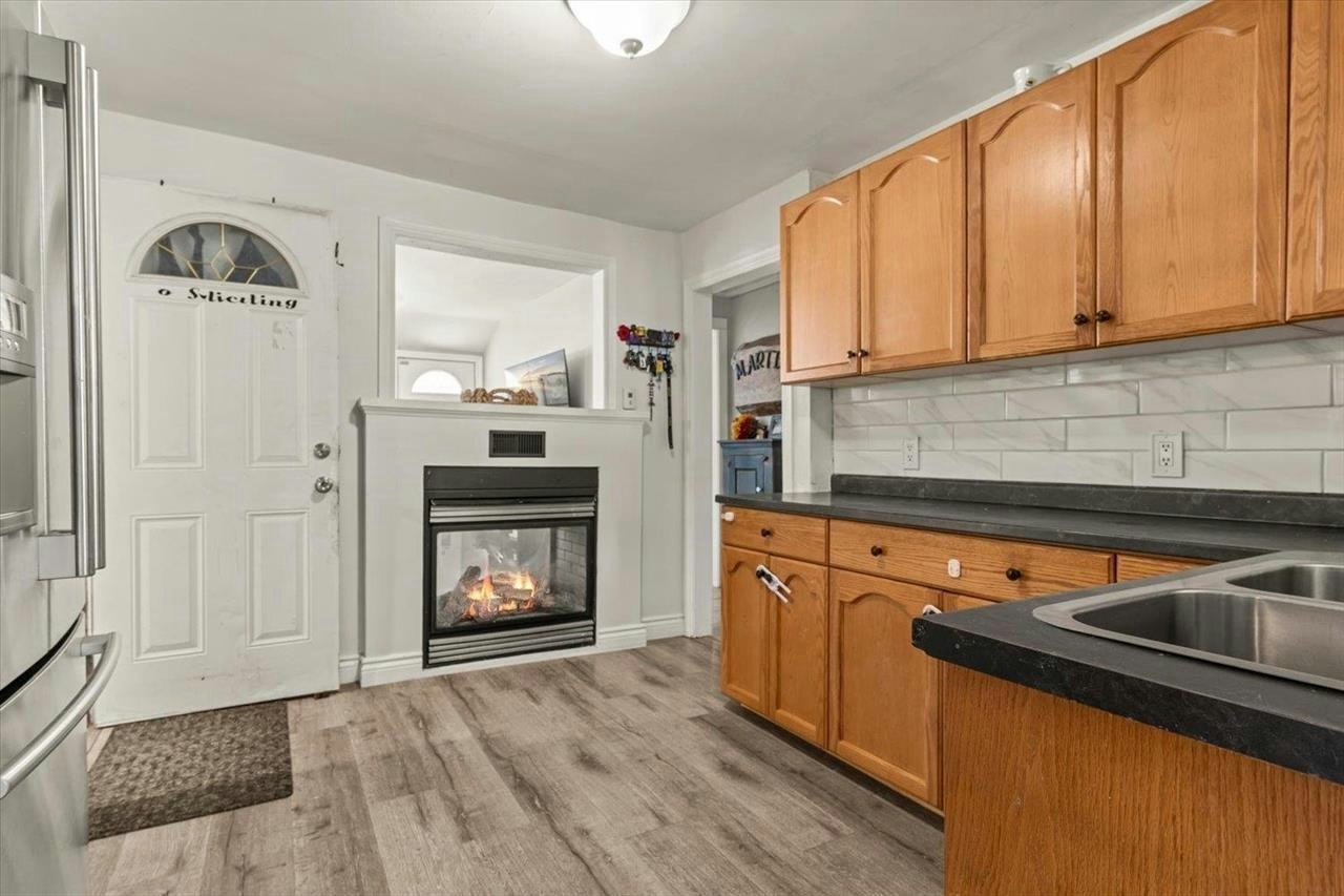 325 Hudson Bay Street - 4