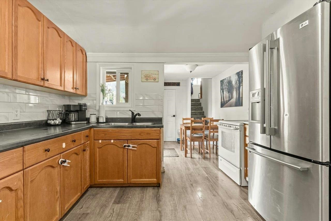 325 Hudson Bay Street - 2