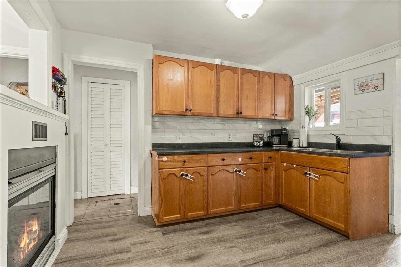 325 Hudson Bay Street - 3