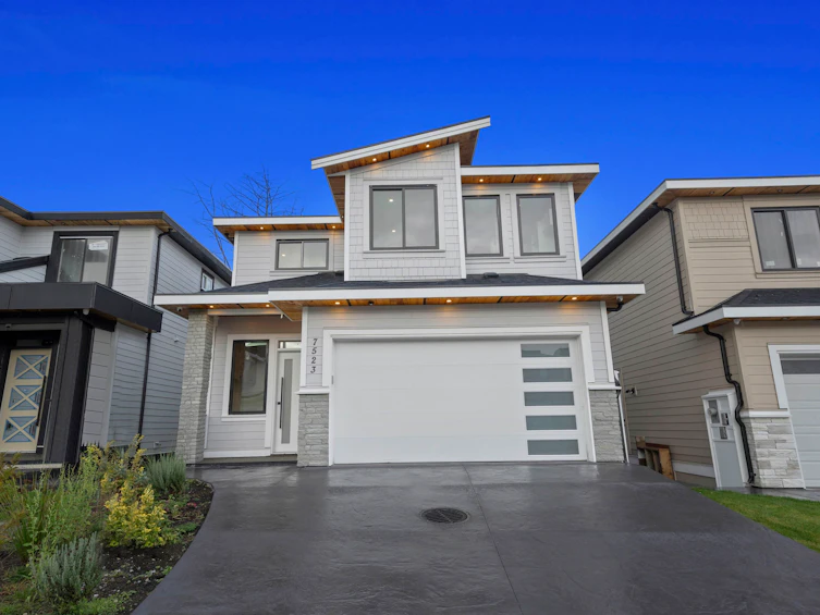 7523 205 Street, Langley, BC, V2Y 1V5