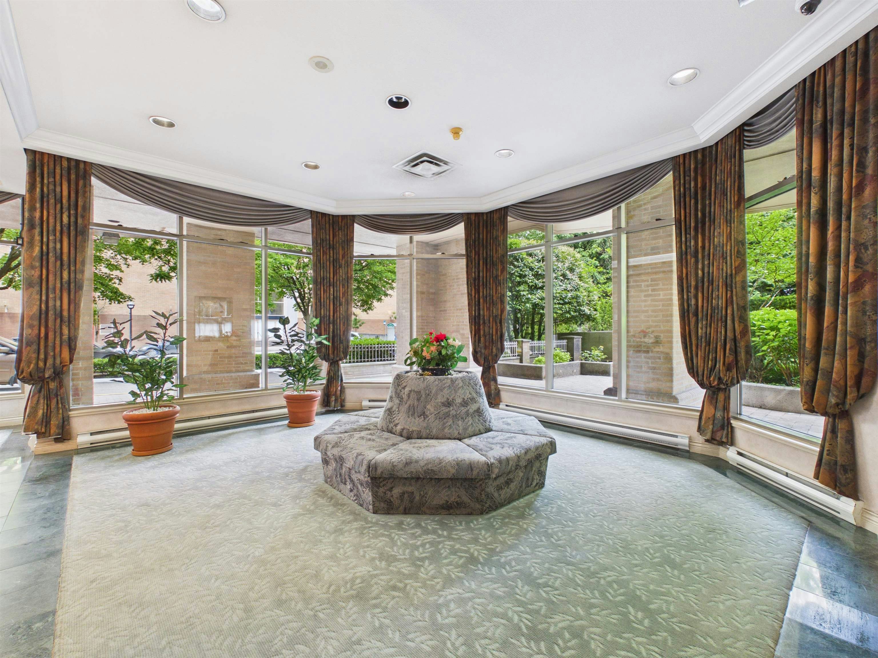 401-4830 Bennett Street, Burnaby, BC, V5H 4P6 - 2