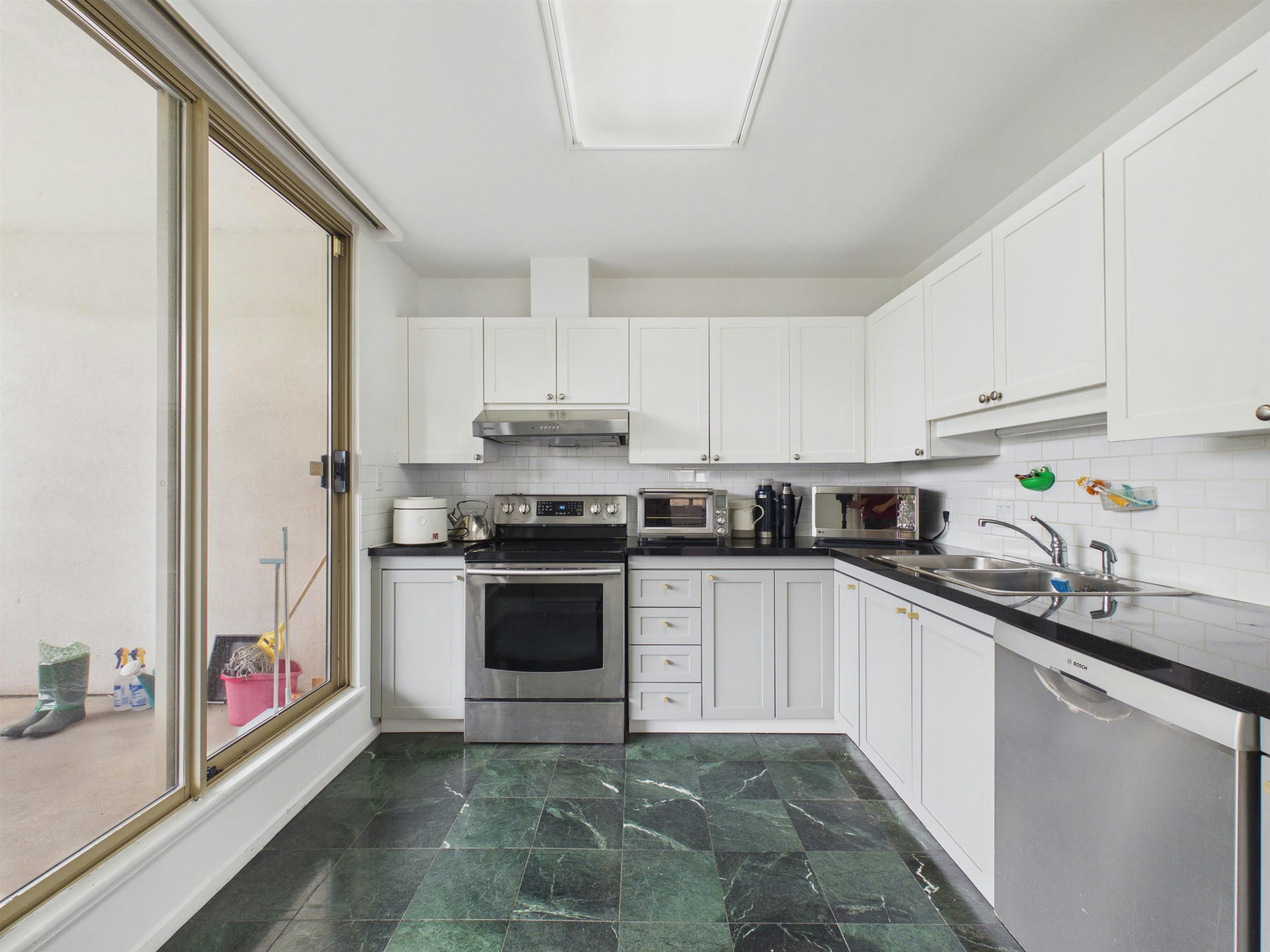 401-4830 Bennett Street, Burnaby, BC, V5H 4P6 - 14