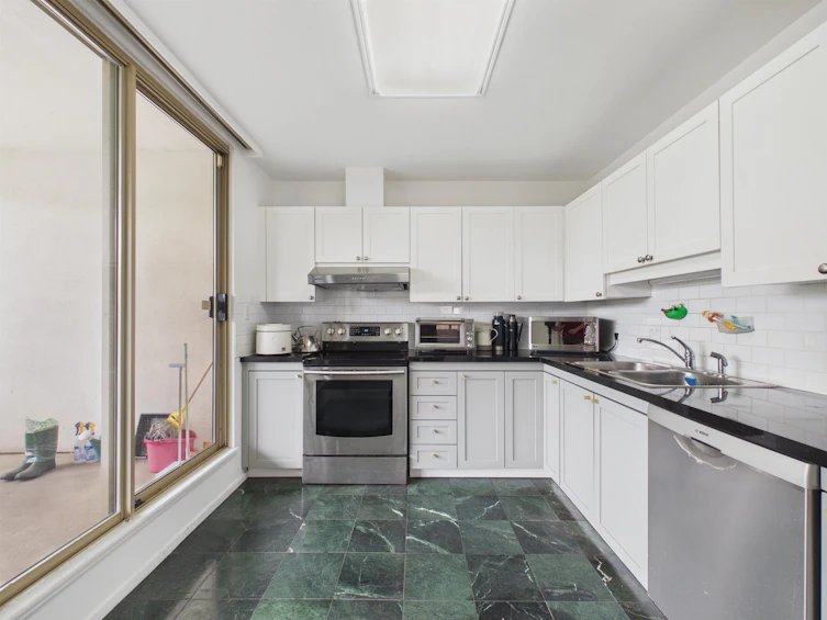 401-4830 Bennett Street, Burnaby, BC, V5H 4P6 - 14