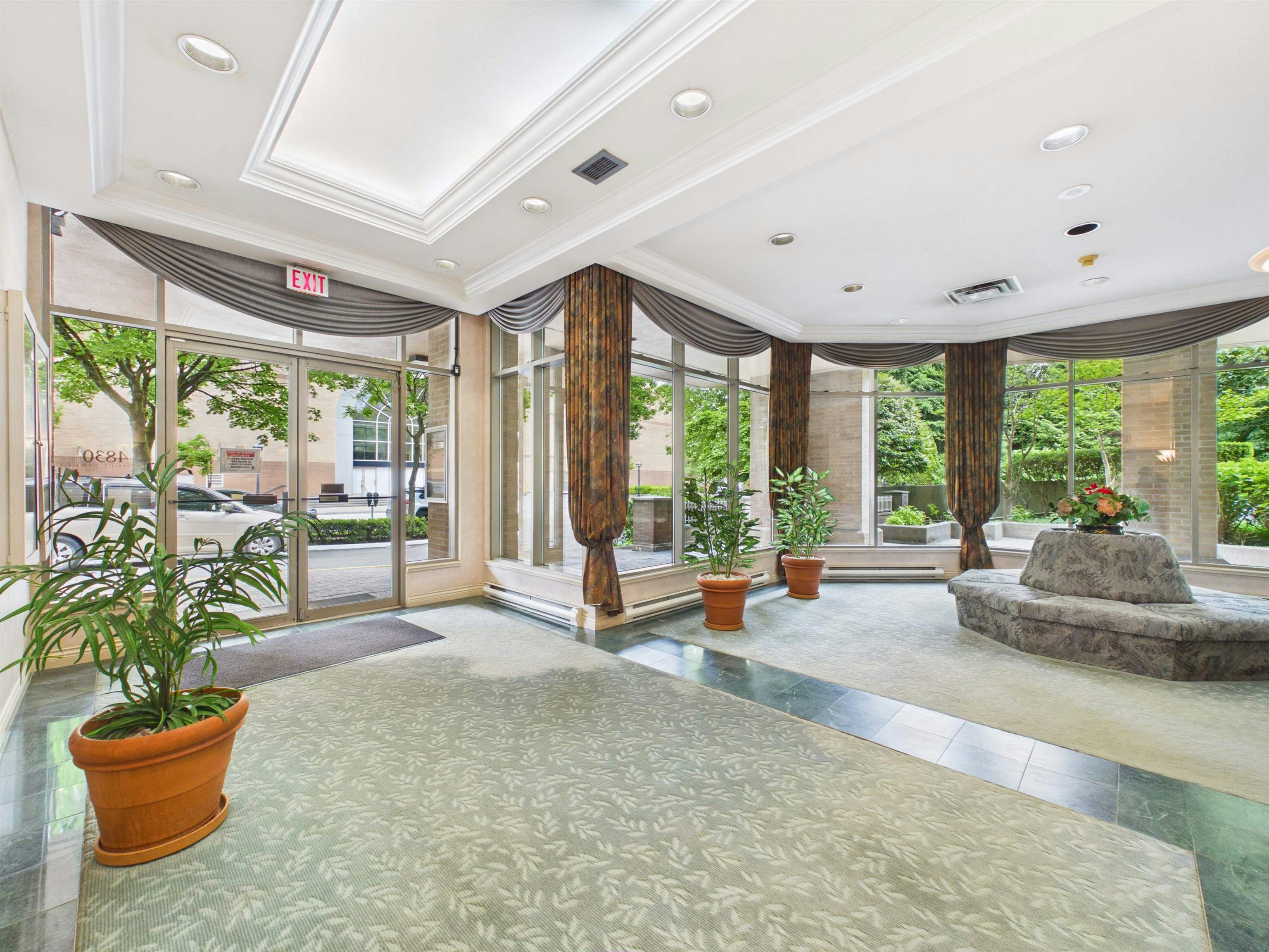 401-4830 Bennett Street, Burnaby, BC, V5H 4P6 - 4