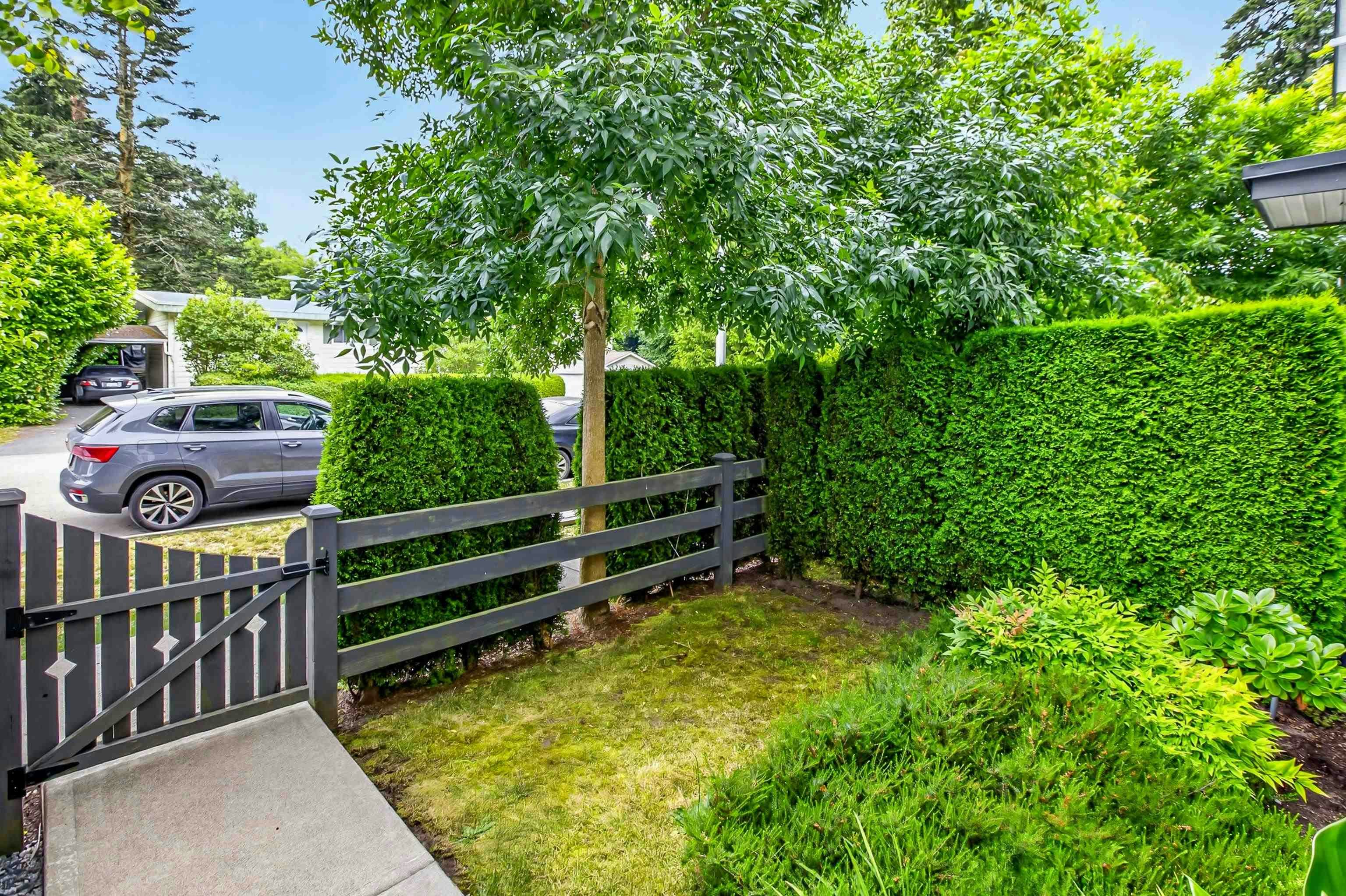 4-16357 15 Avenue - 4