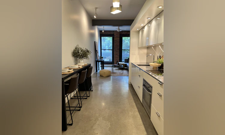 306-53 W Hastings Street