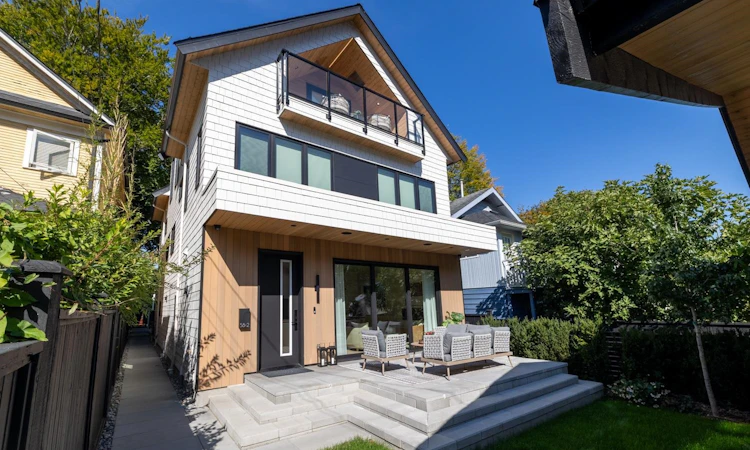 2-58 E 40th Avenue