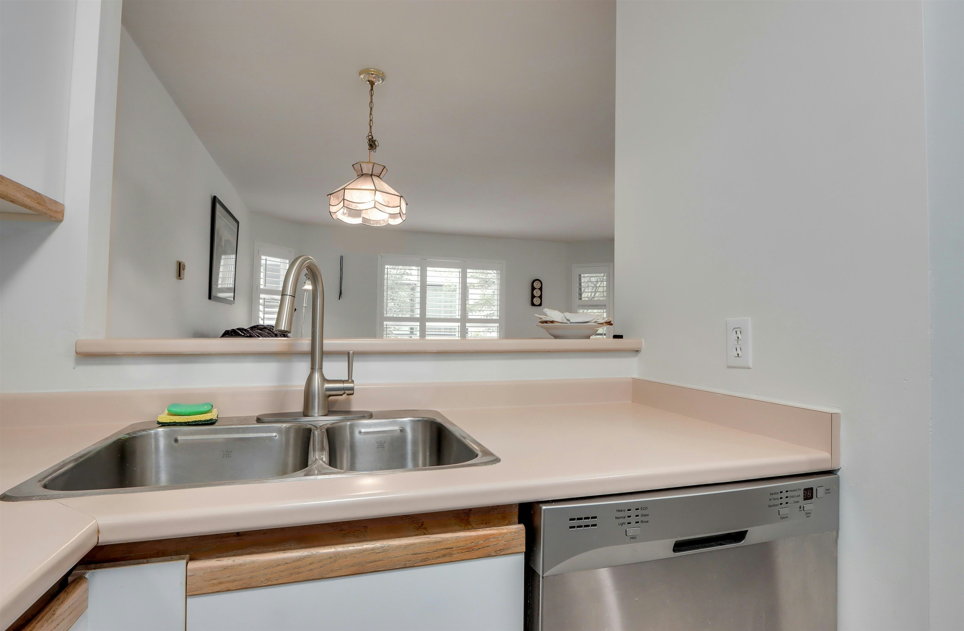 205-1535 Chesterfield Avenue, North Vancouver, BC, V7M 2N5 - 5