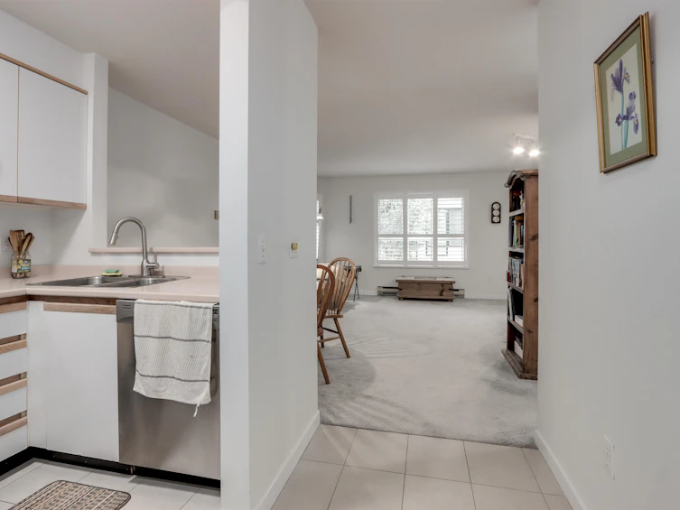205-1535 Chesterfield Avenue, North Vancouver, BC, V7M 2N5 - 3