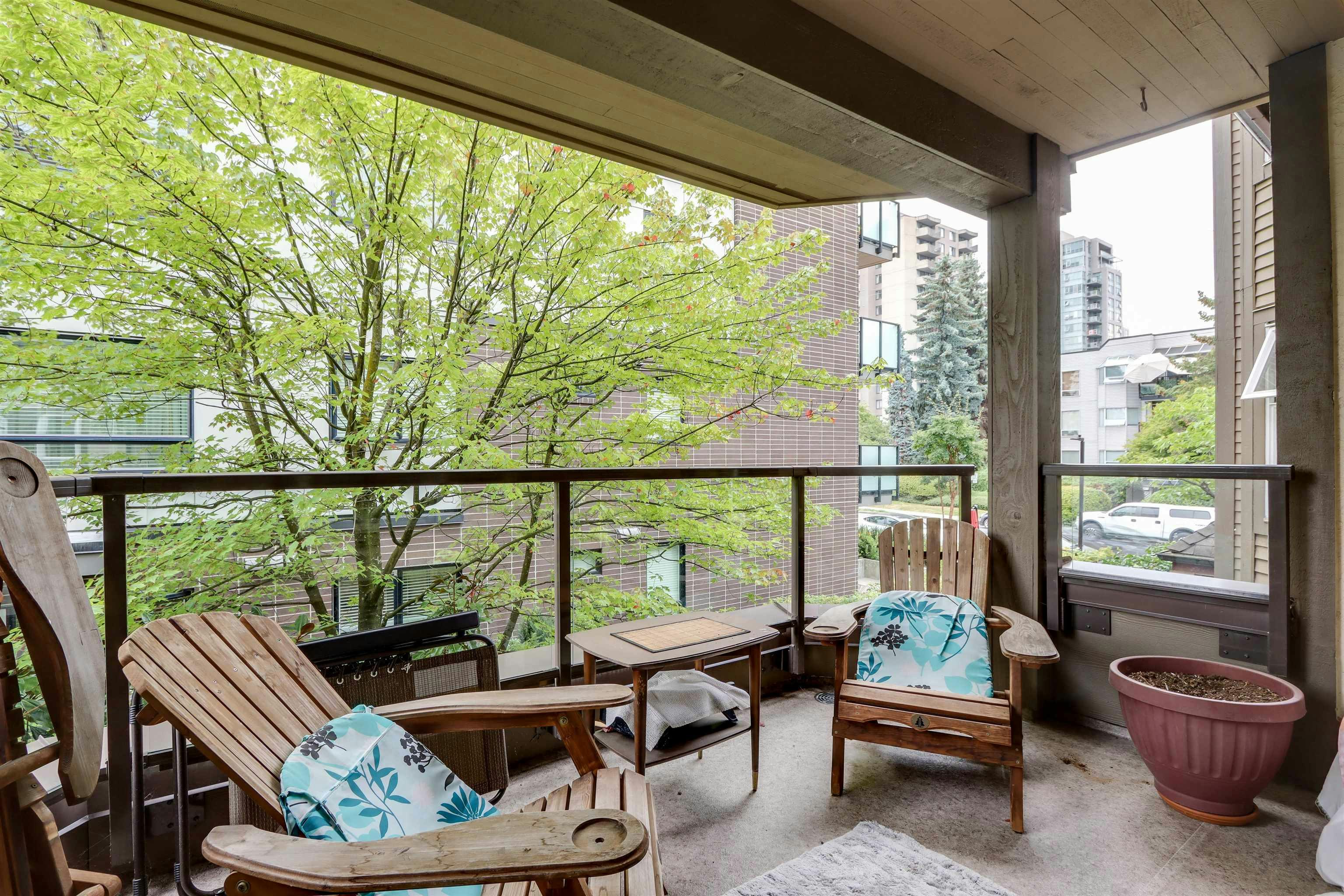 205-1535 Chesterfield Avenue, North Vancouver, BC, V7M 2N5