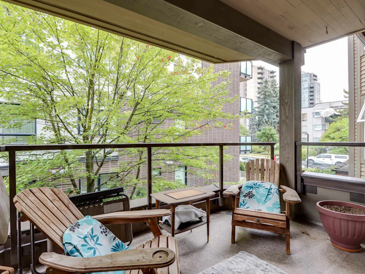 205-1535 Chesterfield Avenue, North Vancouver, BC, V7M 2N5