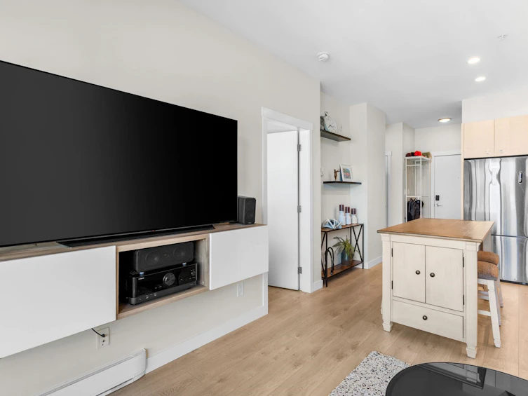 518-10838 Whalley Boulevard, Surrey, BC, V3R 0G8 - 10